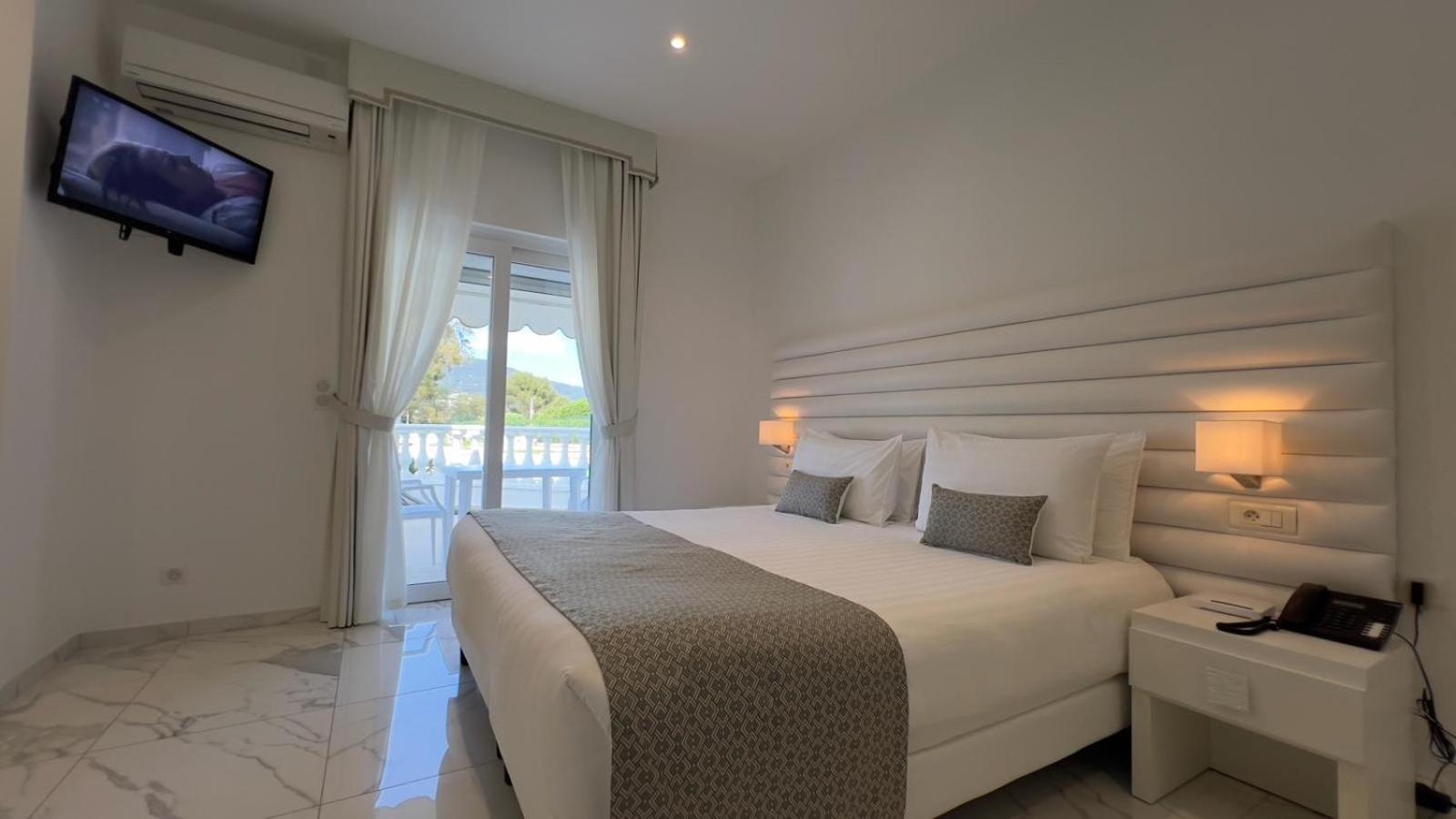 Hotel La Calanque Cavalaire-sur-Mer Ngoại thất bức ảnh